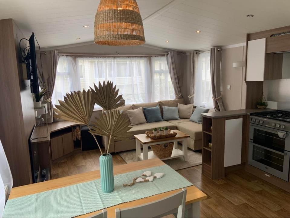 Cosy, Coastal Themed Holiday Home, Rockley Park, Poole, Dorset Екстер'єр фото